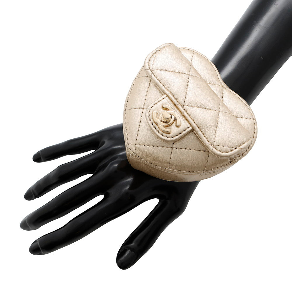 CHANEL Heart-shaped arm coin purse GoldAP2786 Lambskin