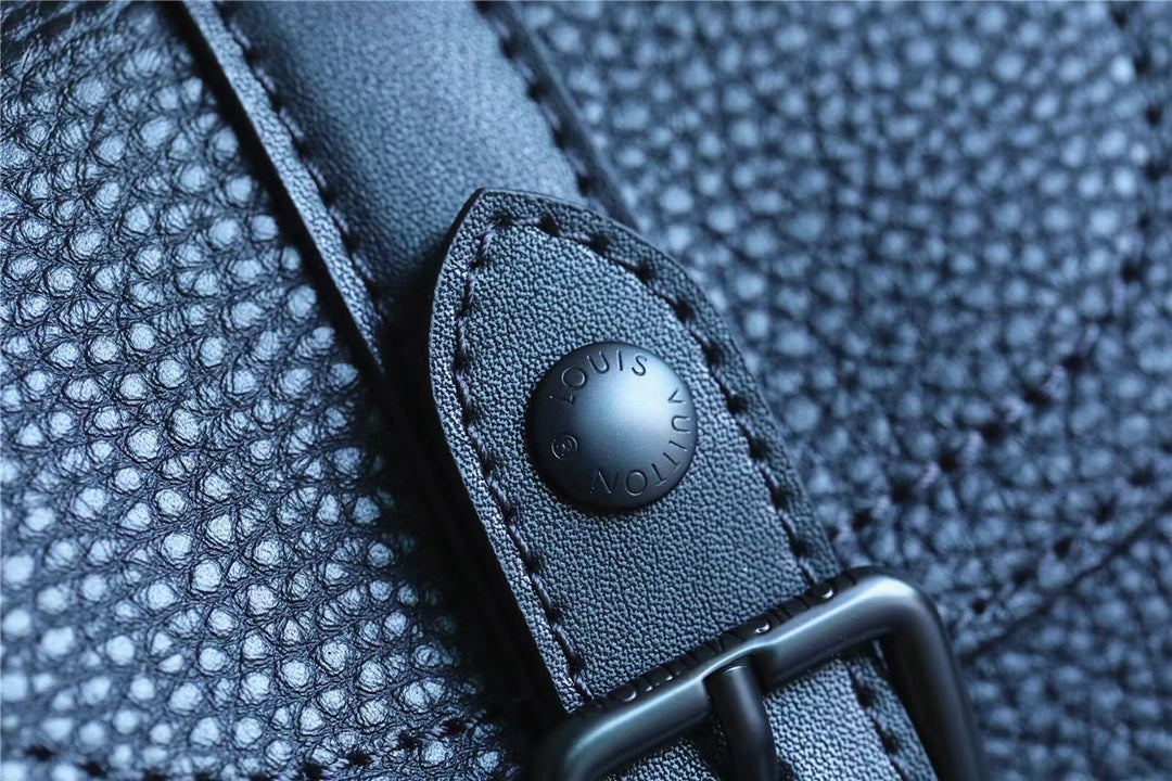 Top Quality Christopher XS Taurillon Black For Men, Bags, Shoulder And Crossbody Bags 7.7in/19.5cm Top Quality M58495