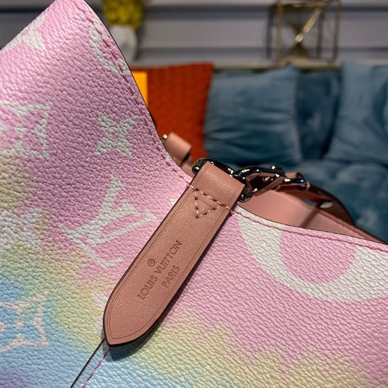 Top Quality Escale NeoNoe MM Bucket Bag Monogram Canvas Multicolor For Women, Shoulder And Crossbody Bags 10.2in/26cm Top Quality M45124