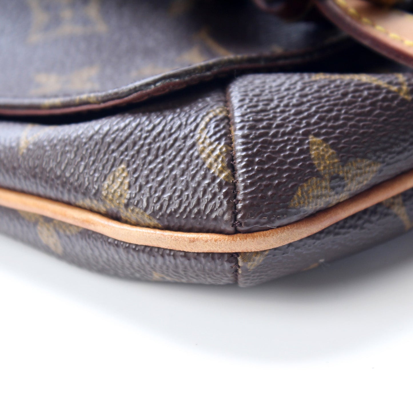 Louis Vuitton M tte Tango Short Monogram