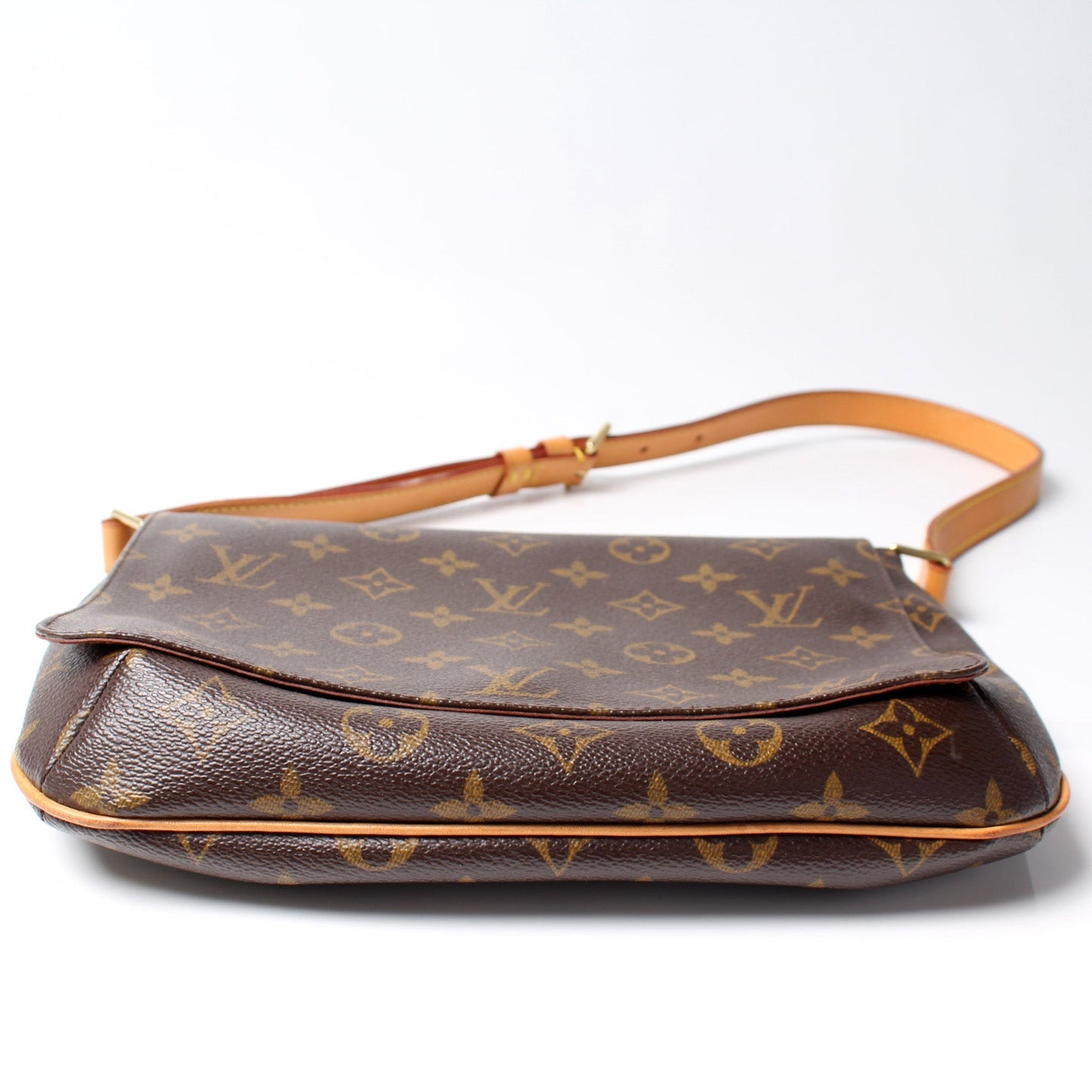 Louis Vuitton M tte Tango Short Monogram