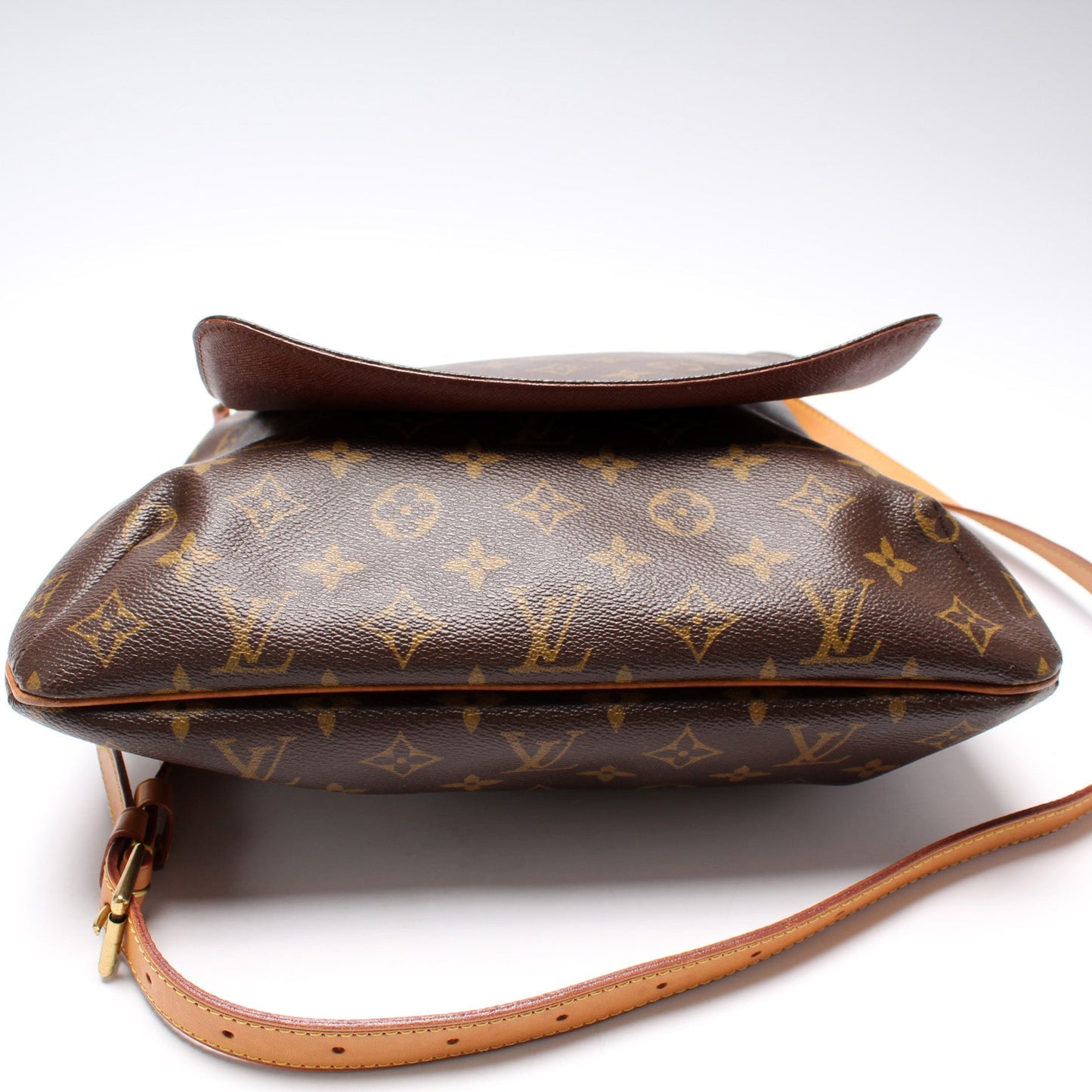 Louis Vuitton M tte Messenger Monogram