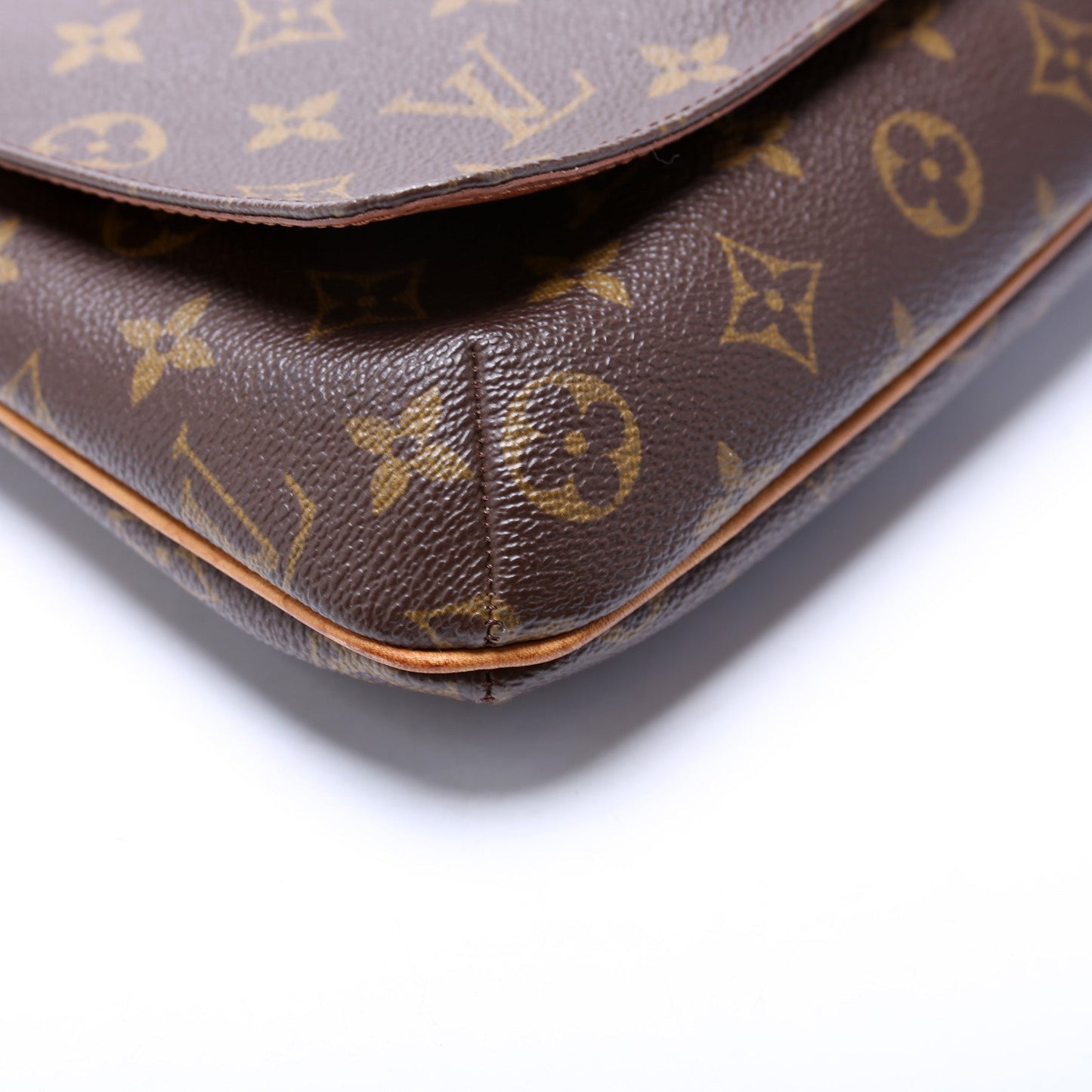 Louis Vuitton M tte Tango Short Monogram