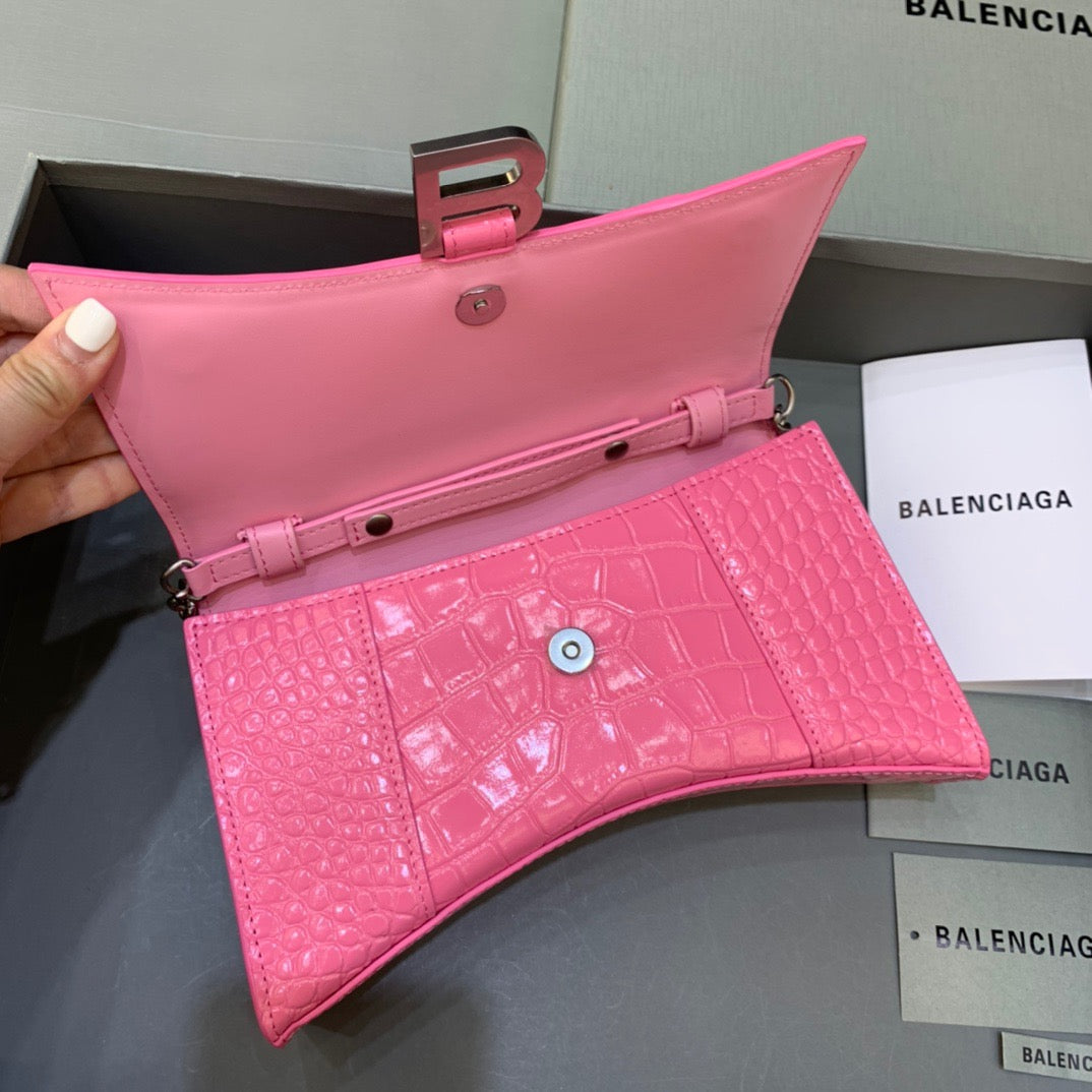 Top Quality Hourglass Wallet On Chain in Pink, For Women, Bags 9in/23cm