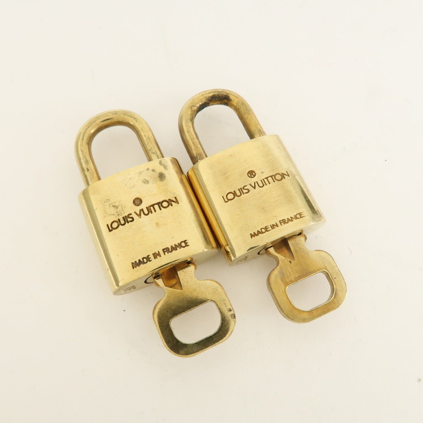 Louis Vuitton Set of 10 Lock & Key Cadena Key Lock Metal Gold d