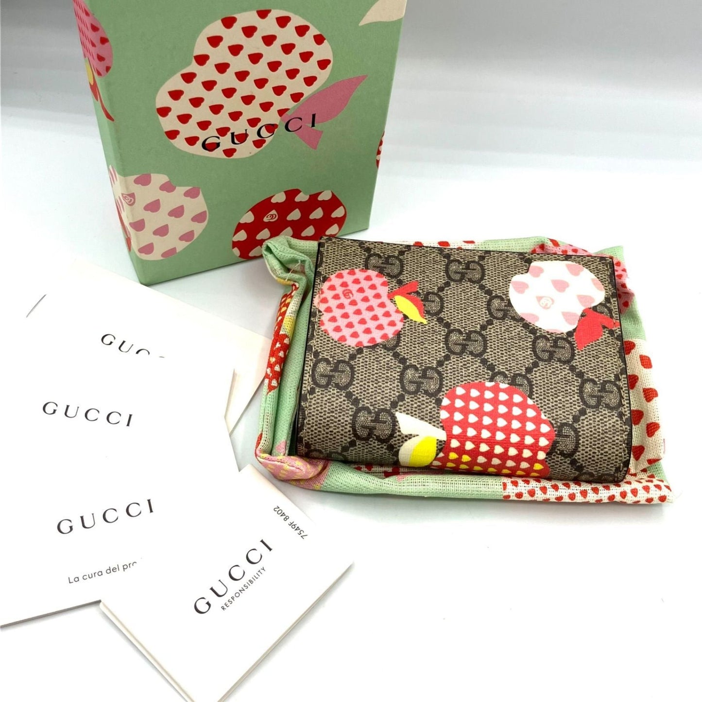 Gucci Beige Gg Supreme Wallet (Bi-Fold) ( )