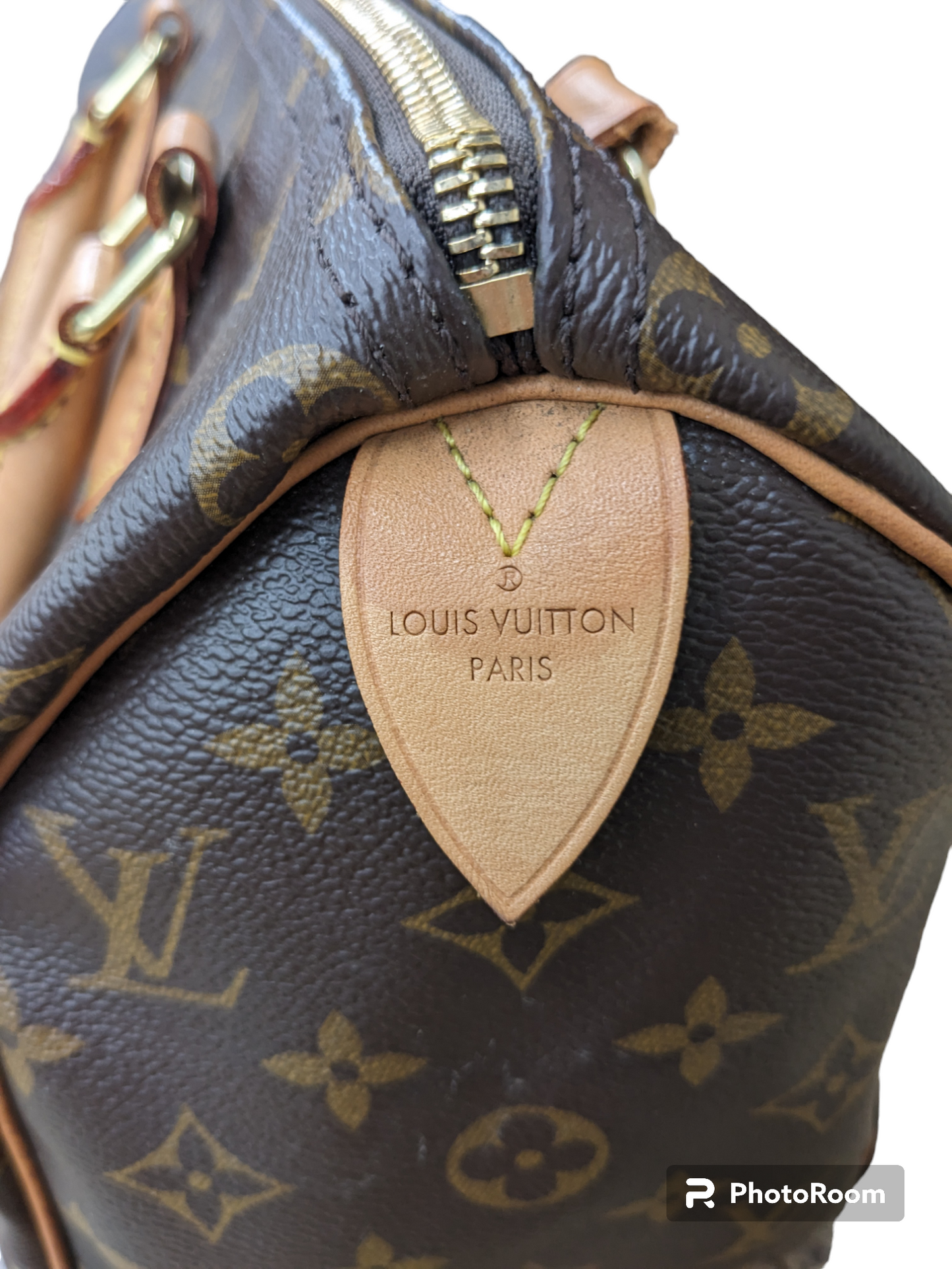 Handbag Designer By Louis Vuitton Size: Medium