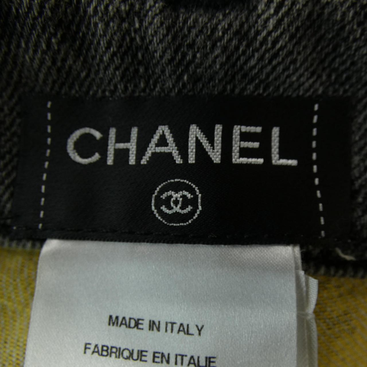 Chanel P40943V29574 Jeans