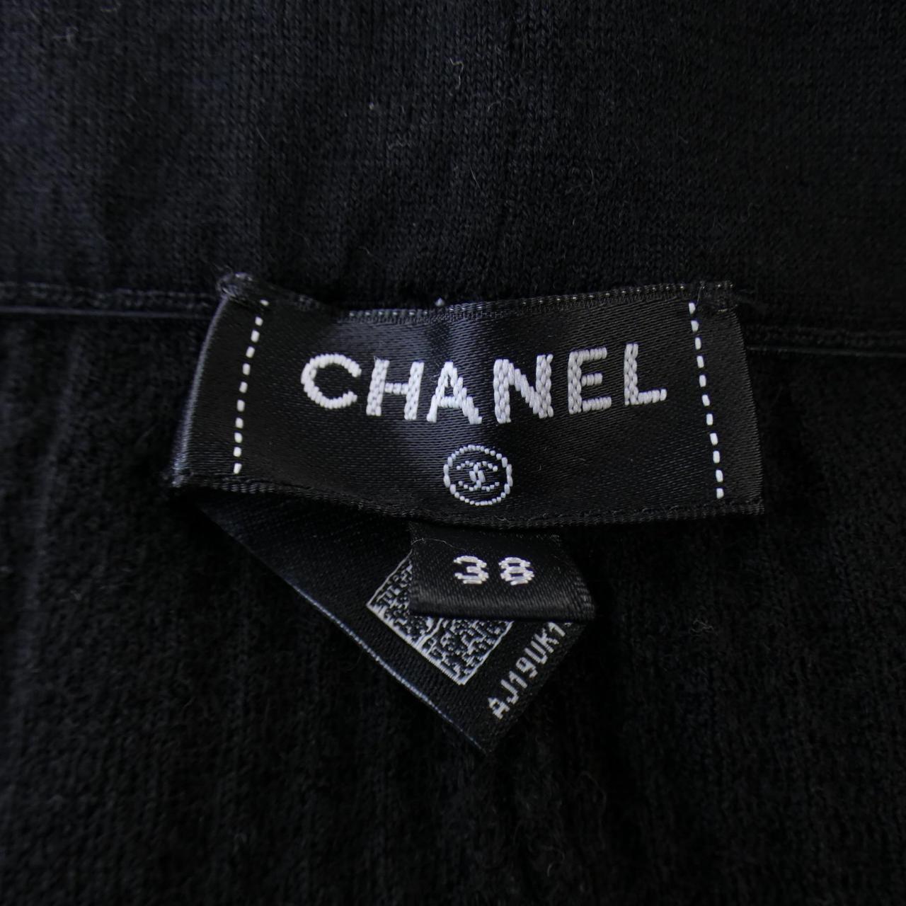 Chanel P76470K10986 Cashmere Shorts