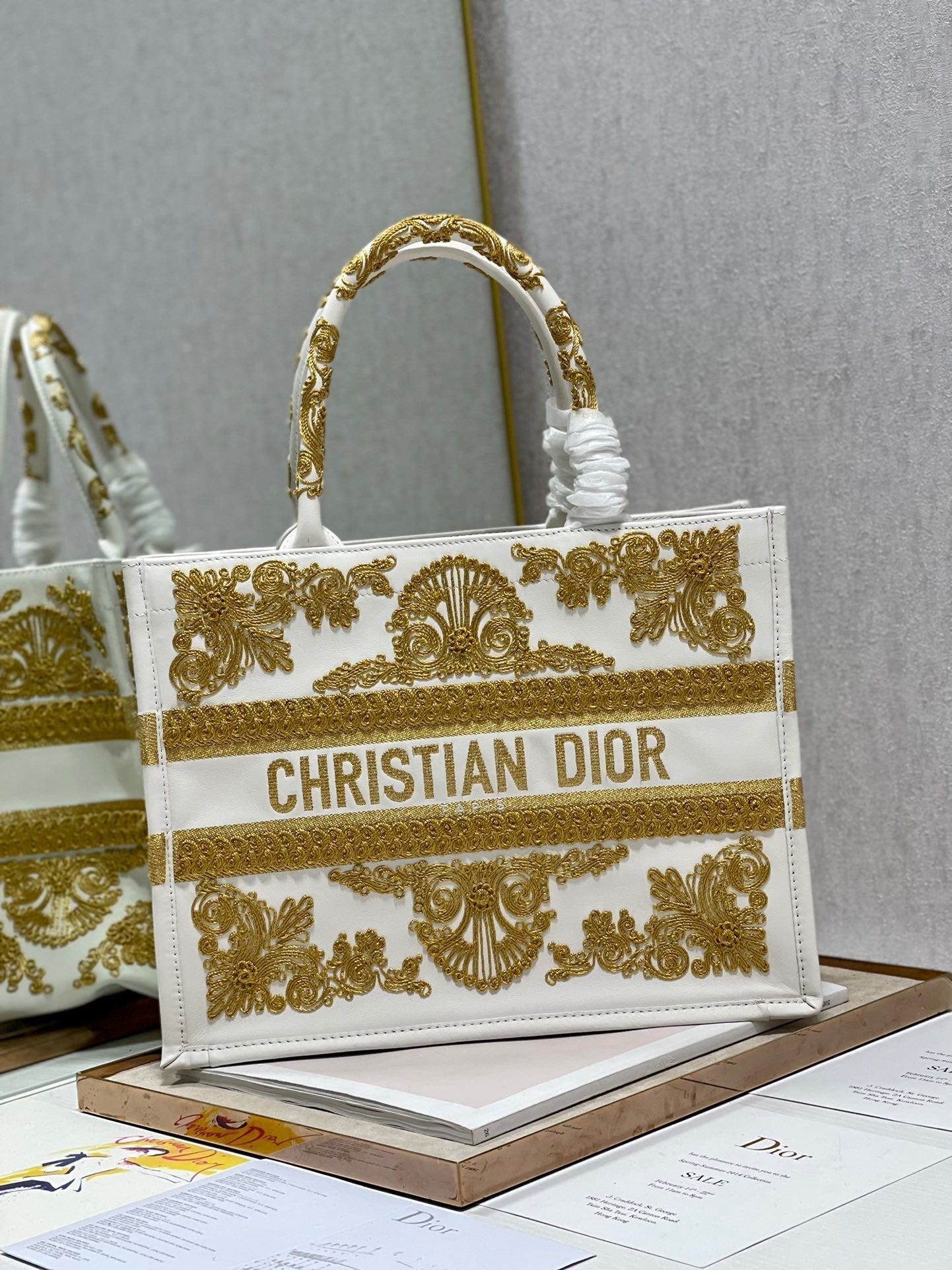 Top Quality MeTop Qualityum Book Tote Gold And White, For Women, Womens Handbags 14in/36cm CD