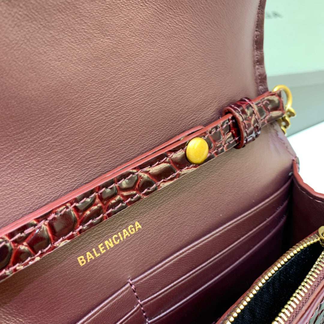 Top Quality Hourglass Wallet On Chain in Dark Red, For Women, Bags 7.6in/19cm