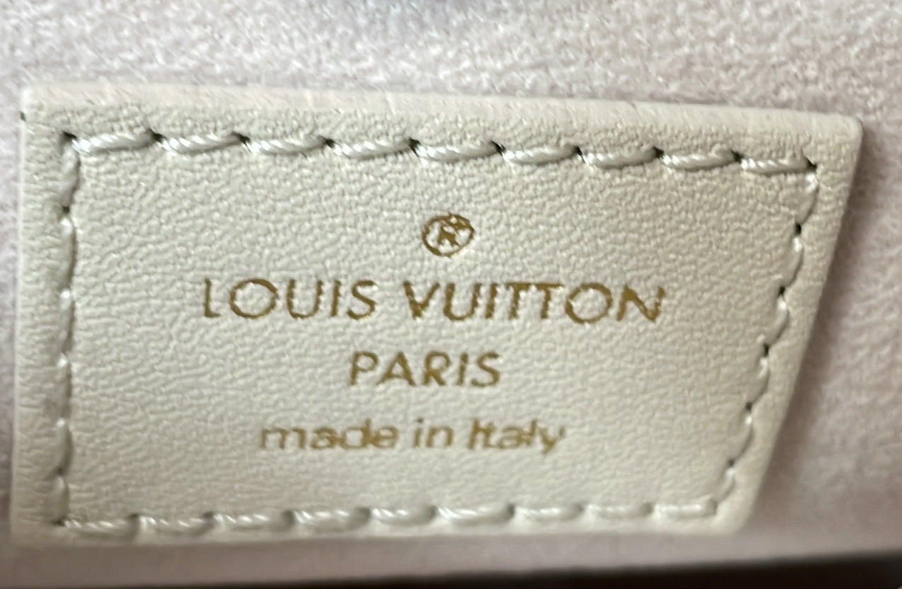 Louis Vuitton New Wave Chain Bag NM Quilted Leather MM