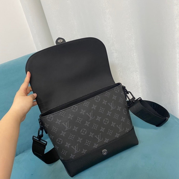 Top Quality Saumur Messenger Monogram Eclipse Canvas For Men, Bags, Shoulder And Crossbody Bags 11.8in/30cm Top Quality M45911