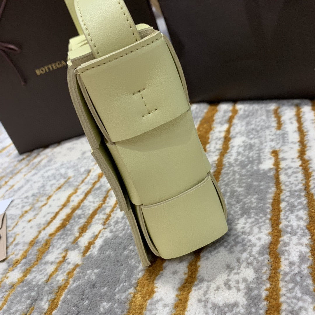 Top Quality Cassette Bag For Women 9.1in/23cm In Light Yellow