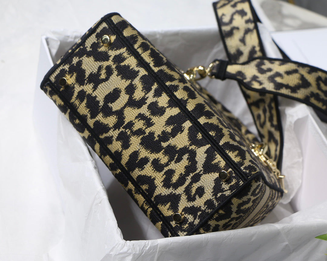 Top Quality MeTop Qualityum Lady D-Lite Bag Black Gold, For Women, Womens Handbags 24cm/9.5in CD M0565ORTop Quality_M918