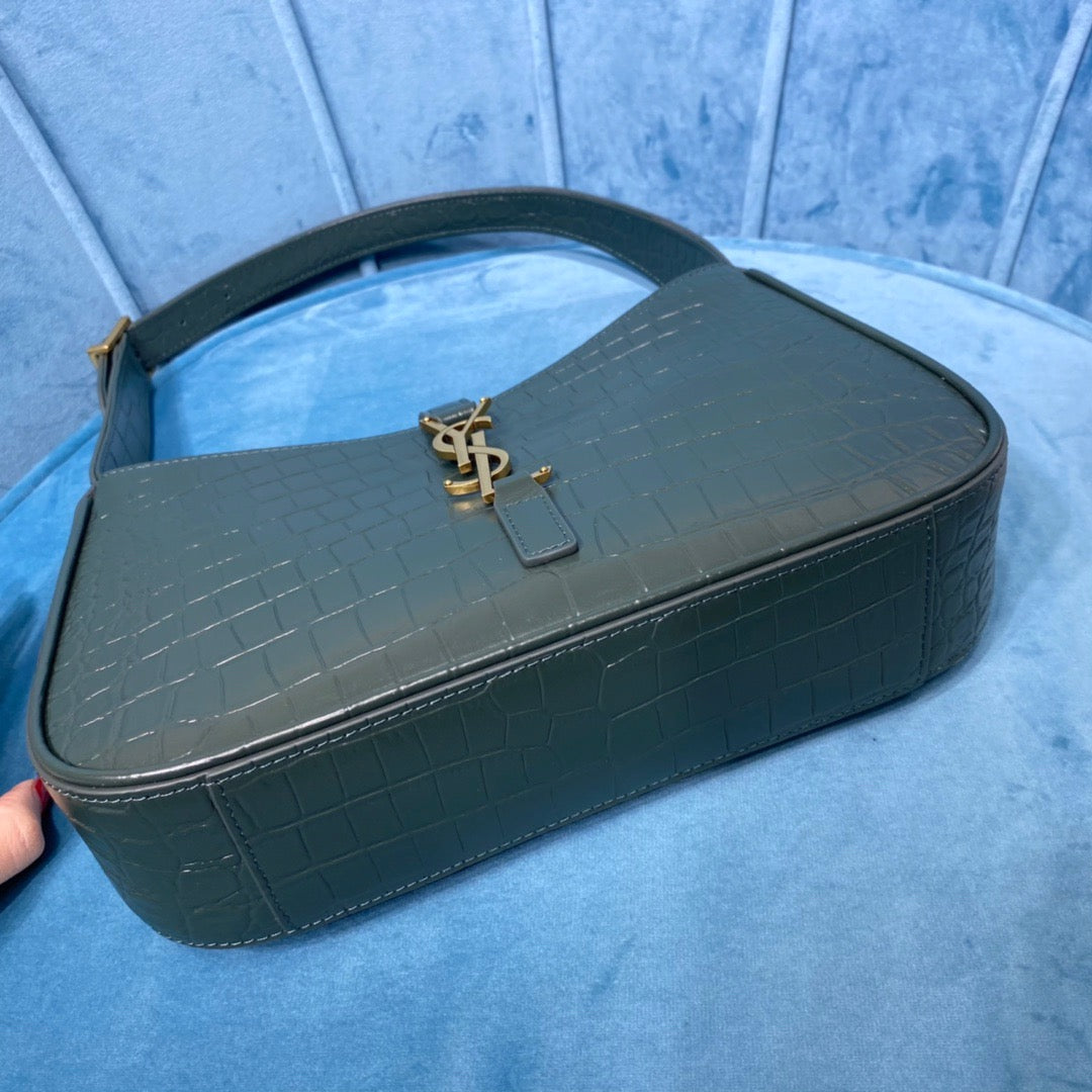 Top Quality Le 5 À 7 Hobo Bag In CrocoTop Qualityle Embossed Shiny Dark Green For Women 9in/23cm YSL 657228DZE0W3045