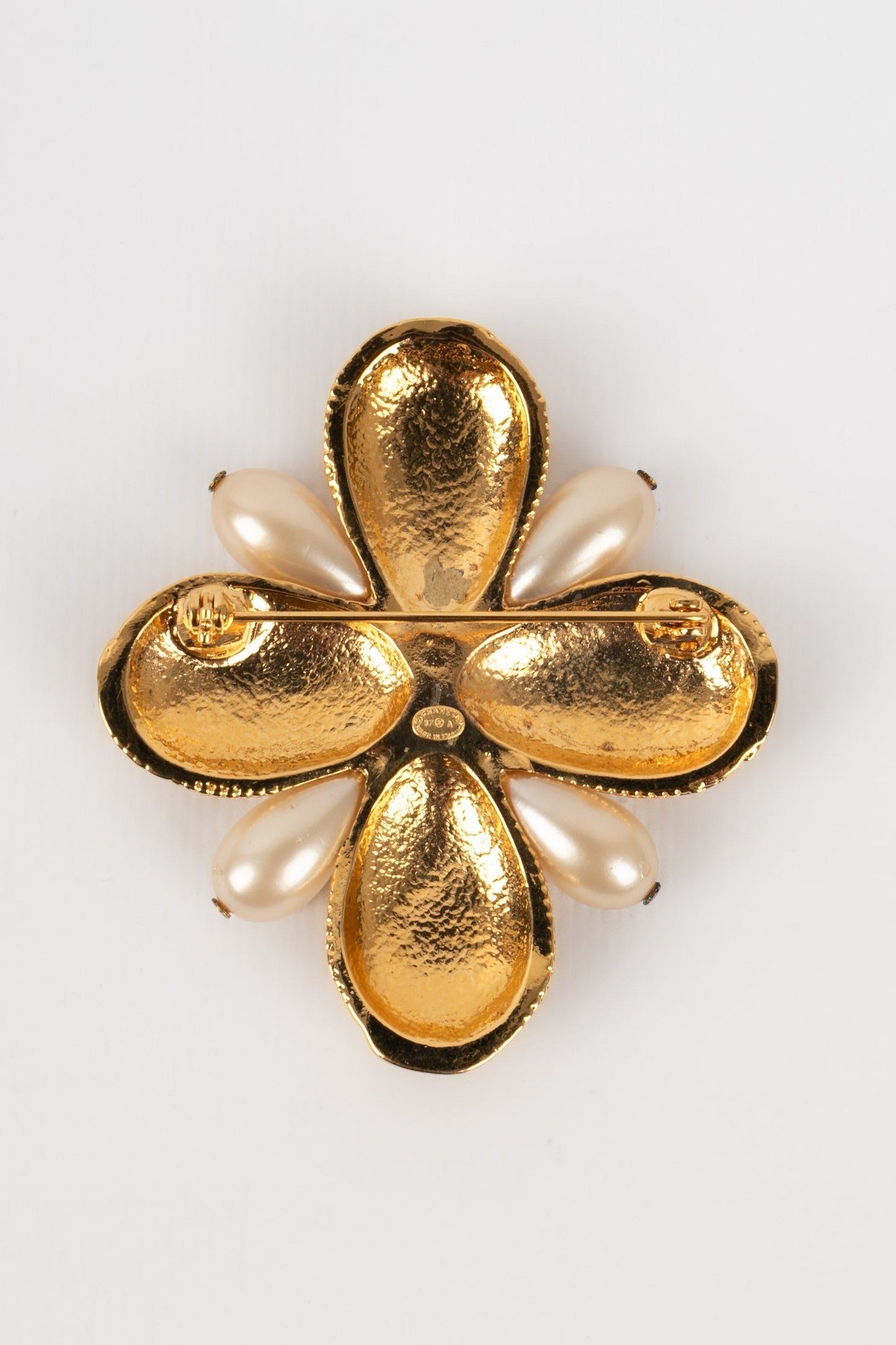 Broche croix Chanel 1997