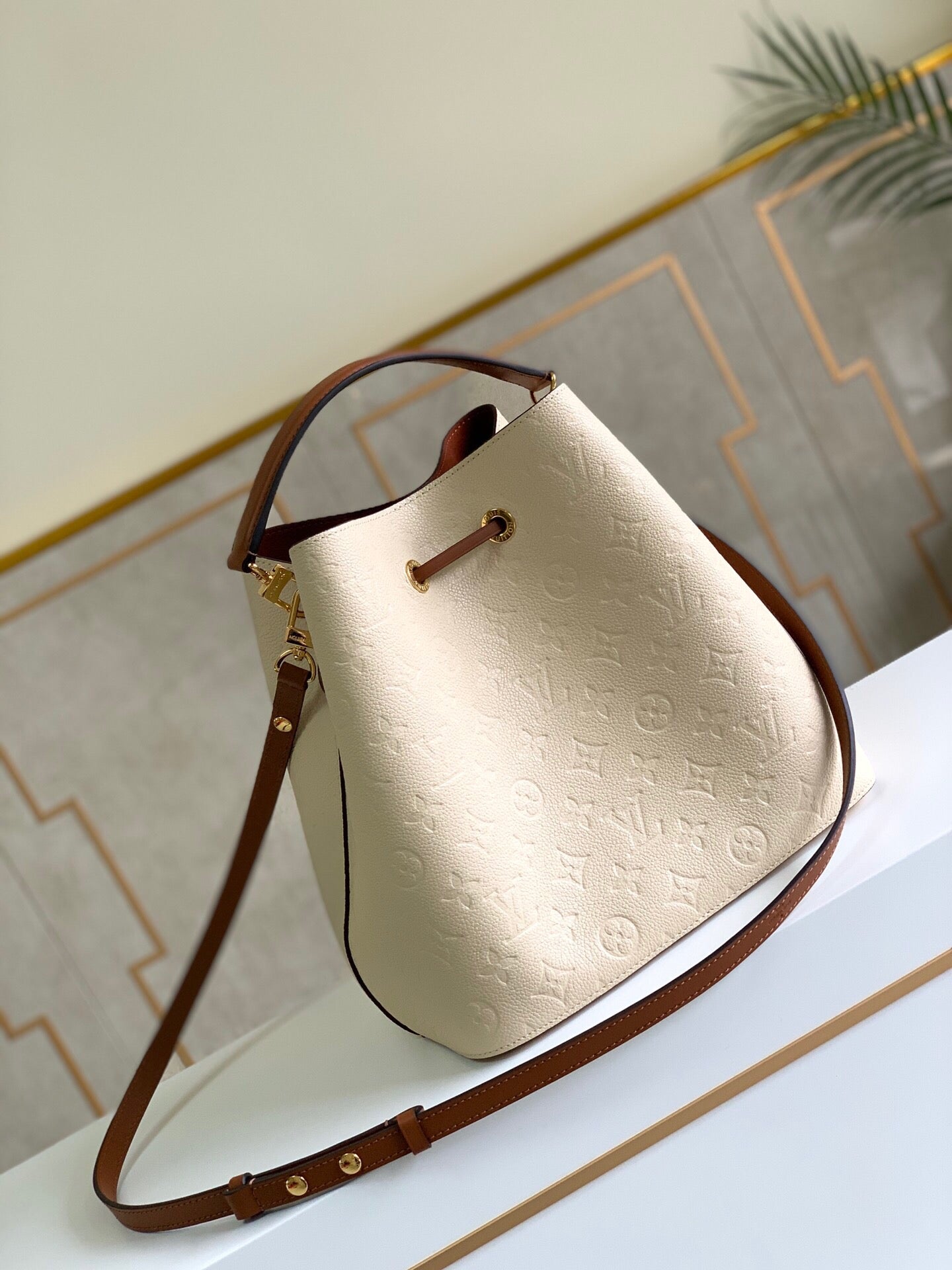 Top Quality NeoNoe MM Bucket Bag Monogram Empreinte Creme For Women, Womens Bags, Shoulder Bags 10.2in/26cm Top Quality M45307