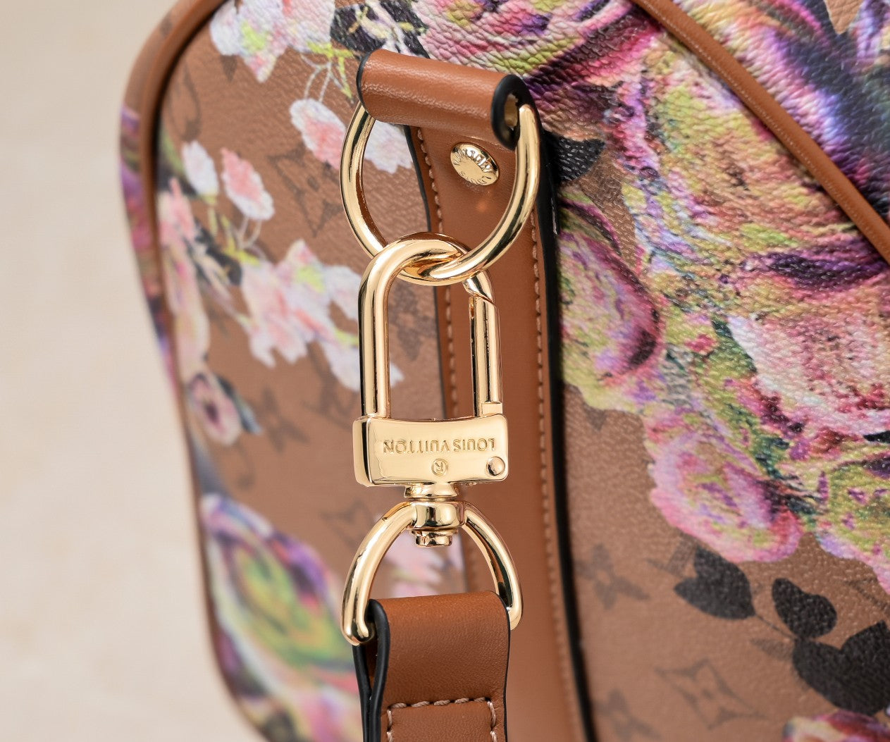 EN - New 1:1 rep Bag LUV 654