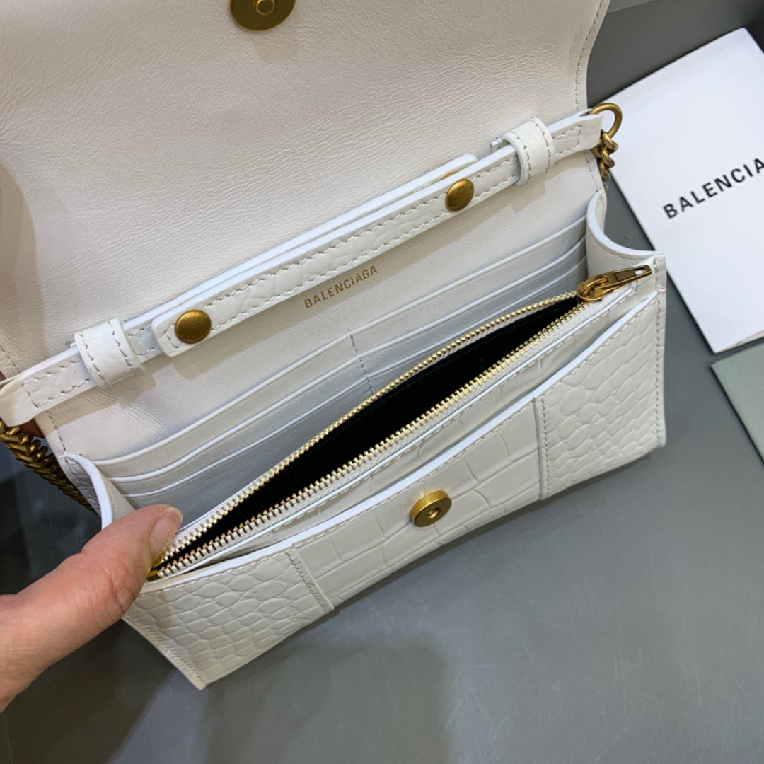 Top Quality Hourglass Wallet On Chain in White, For Women, Bags 7.6in/19cm 6560501LRGM9016