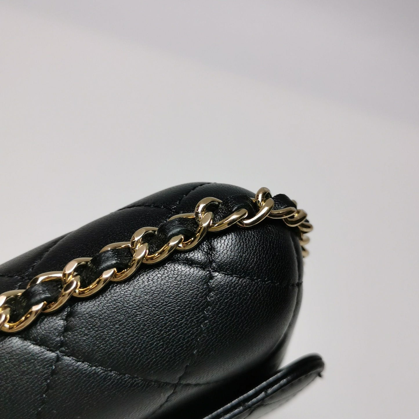 Chanel Flap Bag Lamb Leather Solid Quilted Double C Logo Crossbody Shoulder Bag 250607781226653