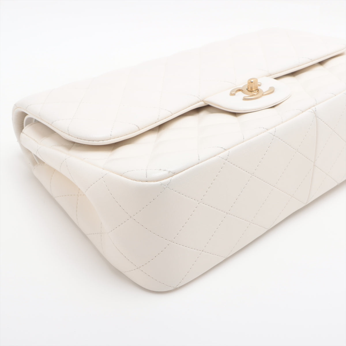 CHANEL DECAMATRASSÉ 30 RAGE Lambskinkin DOBLE FLAP Double Chain Bag White G 17th A58600