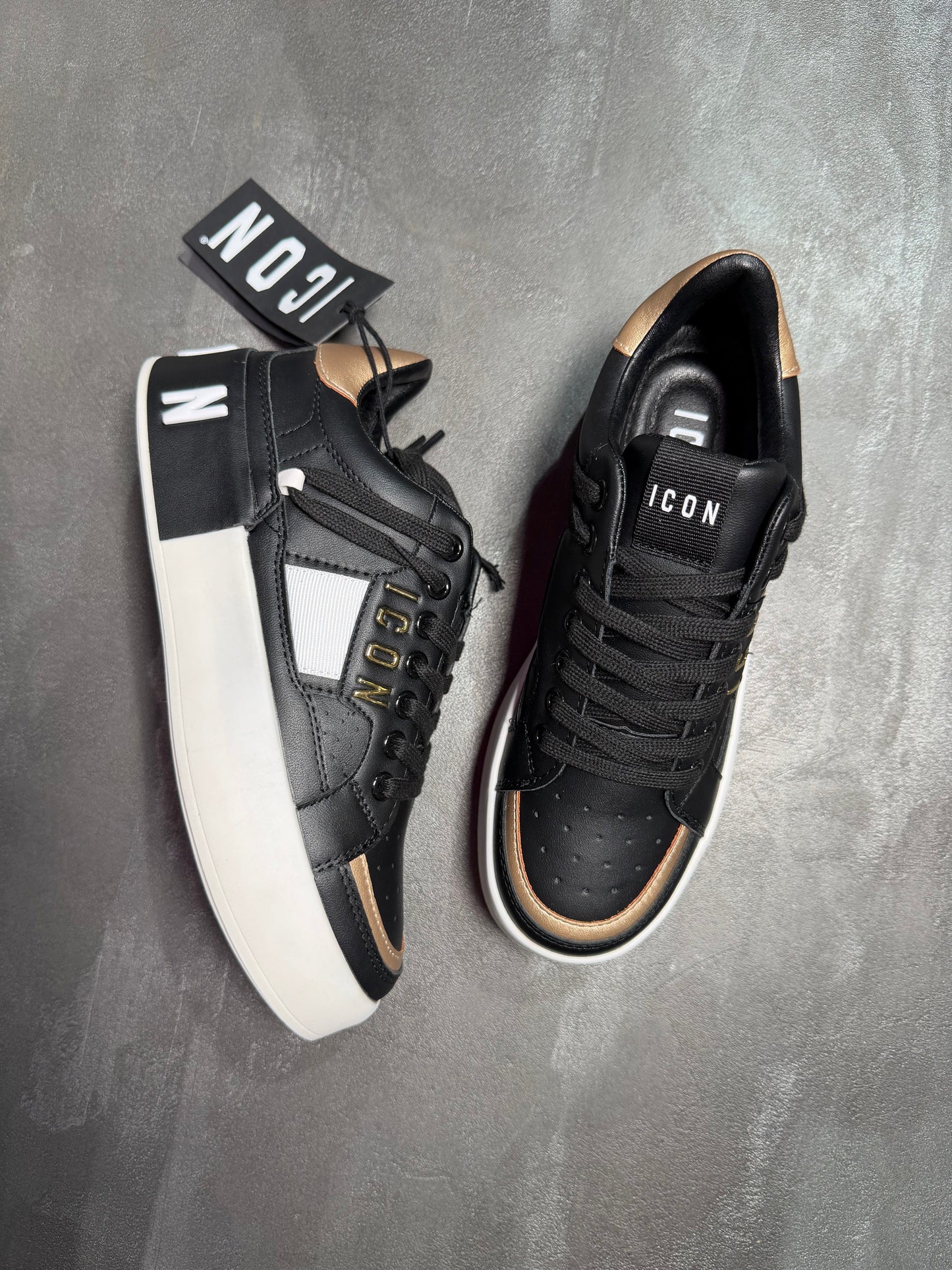 Sneakers black/gold ICON