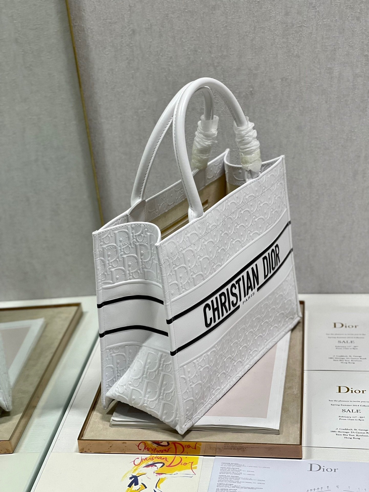 Top Quality MeTop Qualityum Book Tote White, For Women, Womens Handbags 14in/36cm CD
