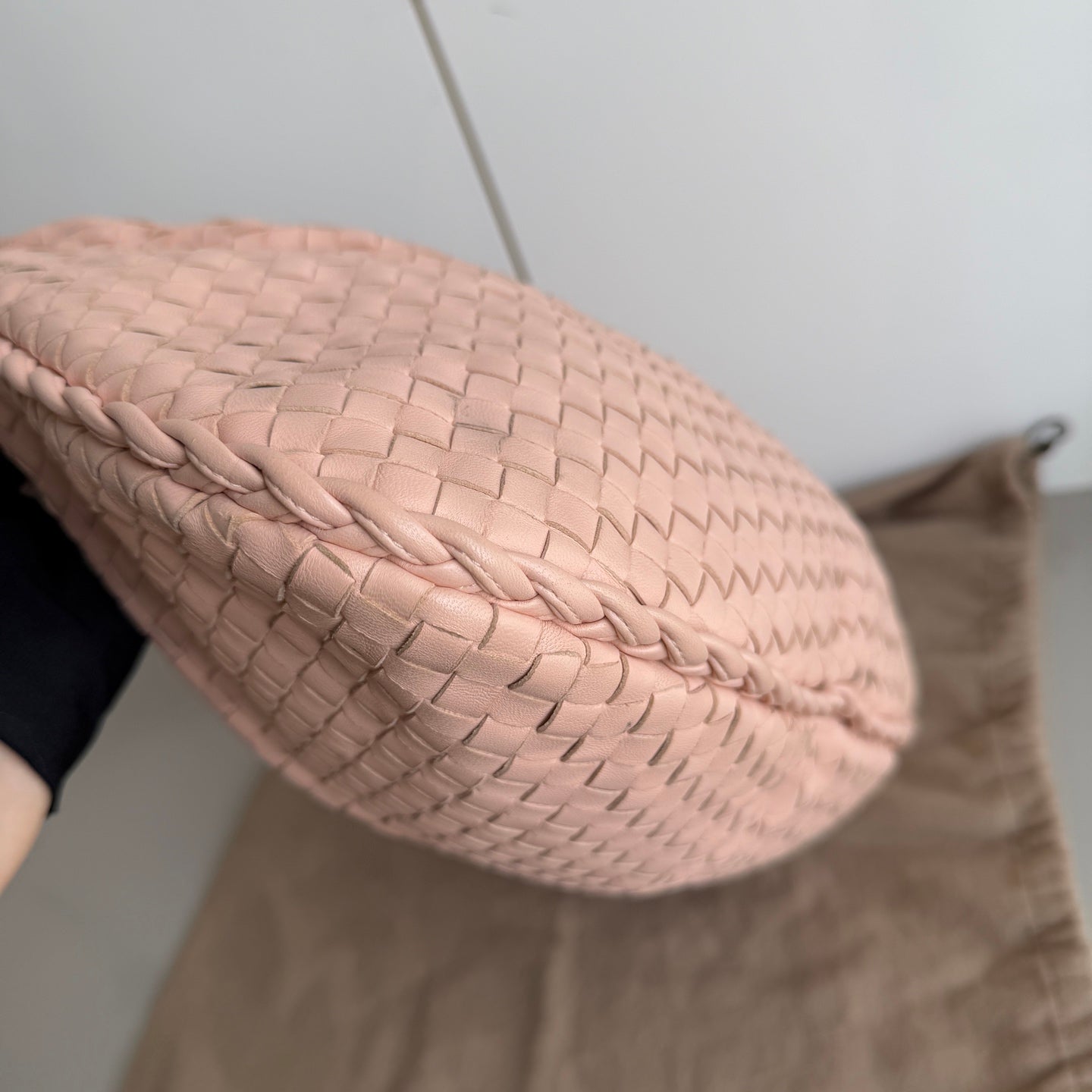 Bottega Veneta Veneta Hobo Intrecciato Light Almond Pink Intrecciato Leather Bag 48cm