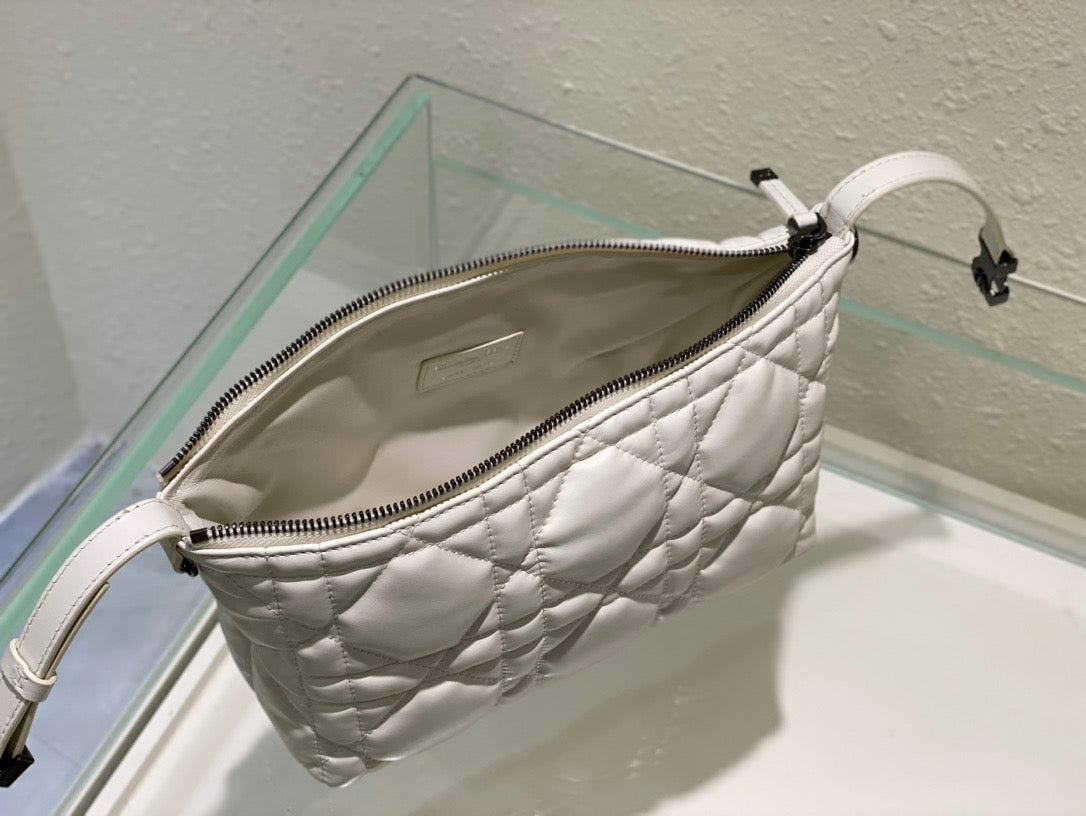 Top Quality MeTop Qualityum DYORTravel Nomad Pouch White, For Women, Womens Handbags 8.5in/22cm CD S5554BMIG_M030
