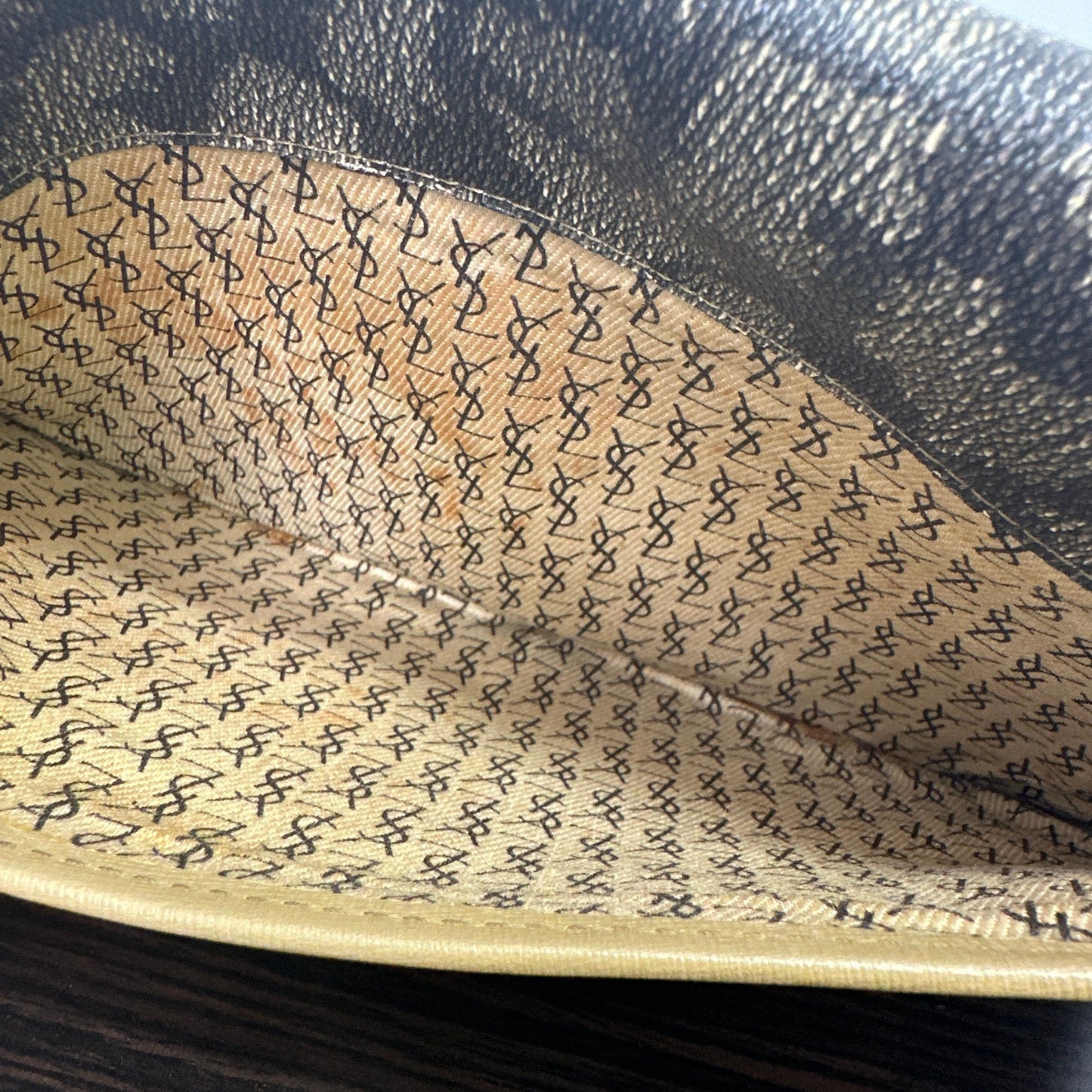 Yves Saint Laurent Clutch - Neutrals Clutches, Handbags LB115460