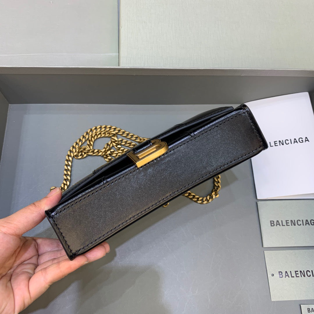 Top Quality Hourglass Wallet On Chain in Black, For Women, Bags 7.6in/19cm 6560501QJ4M1000