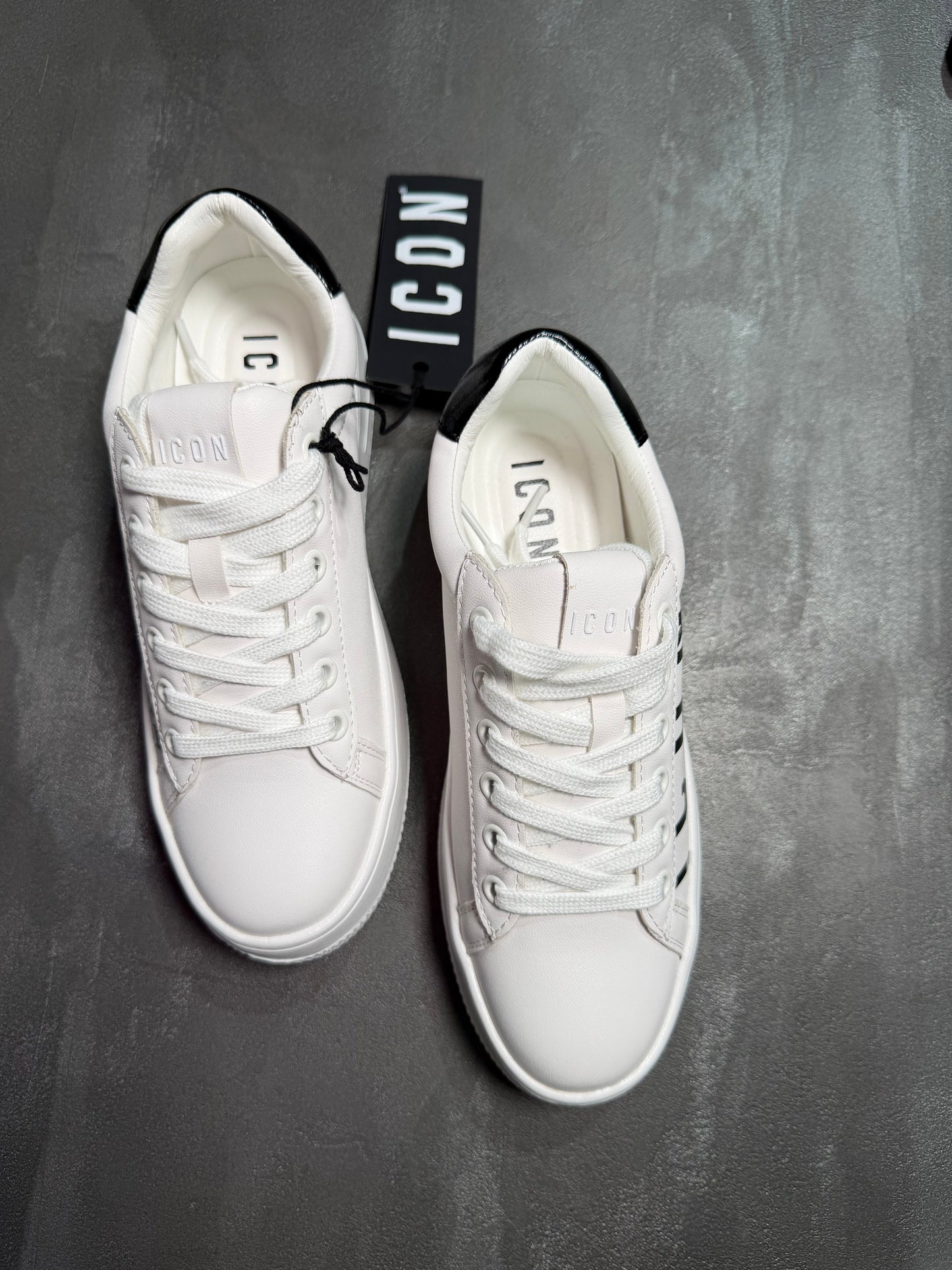 Sneakers icon