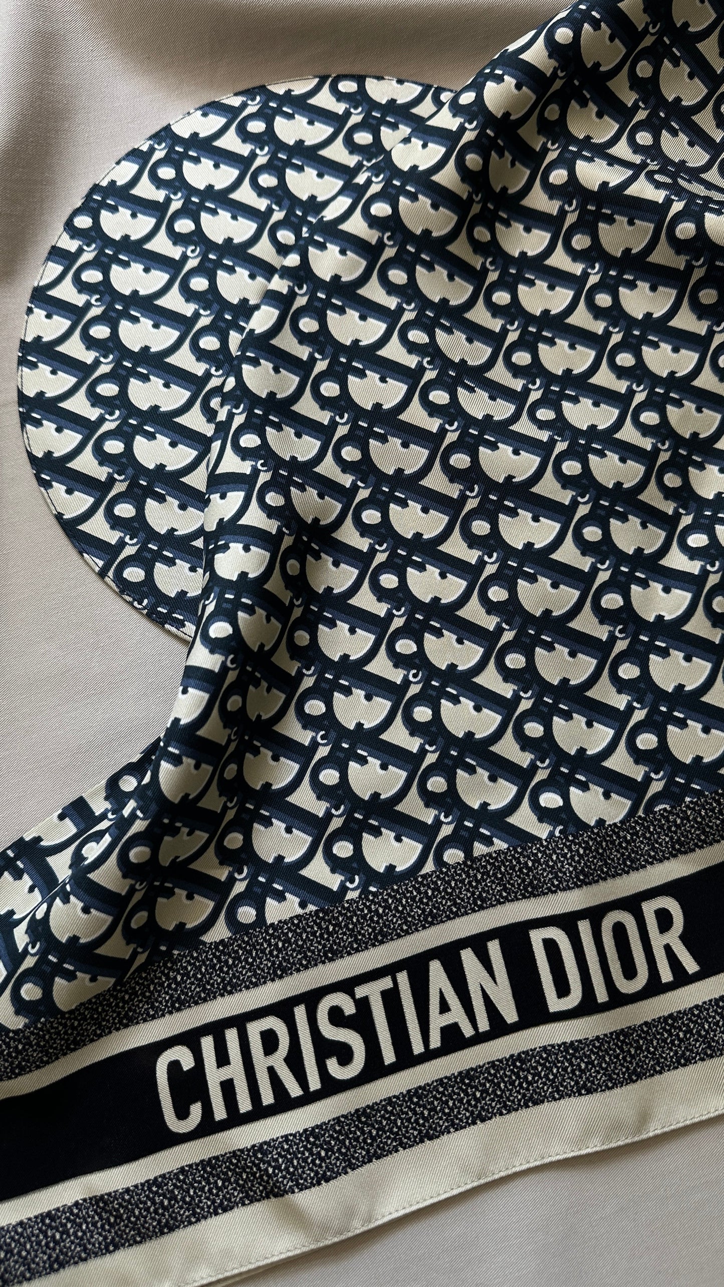 CHRISTIAN DIOR Visor Oblique Silk