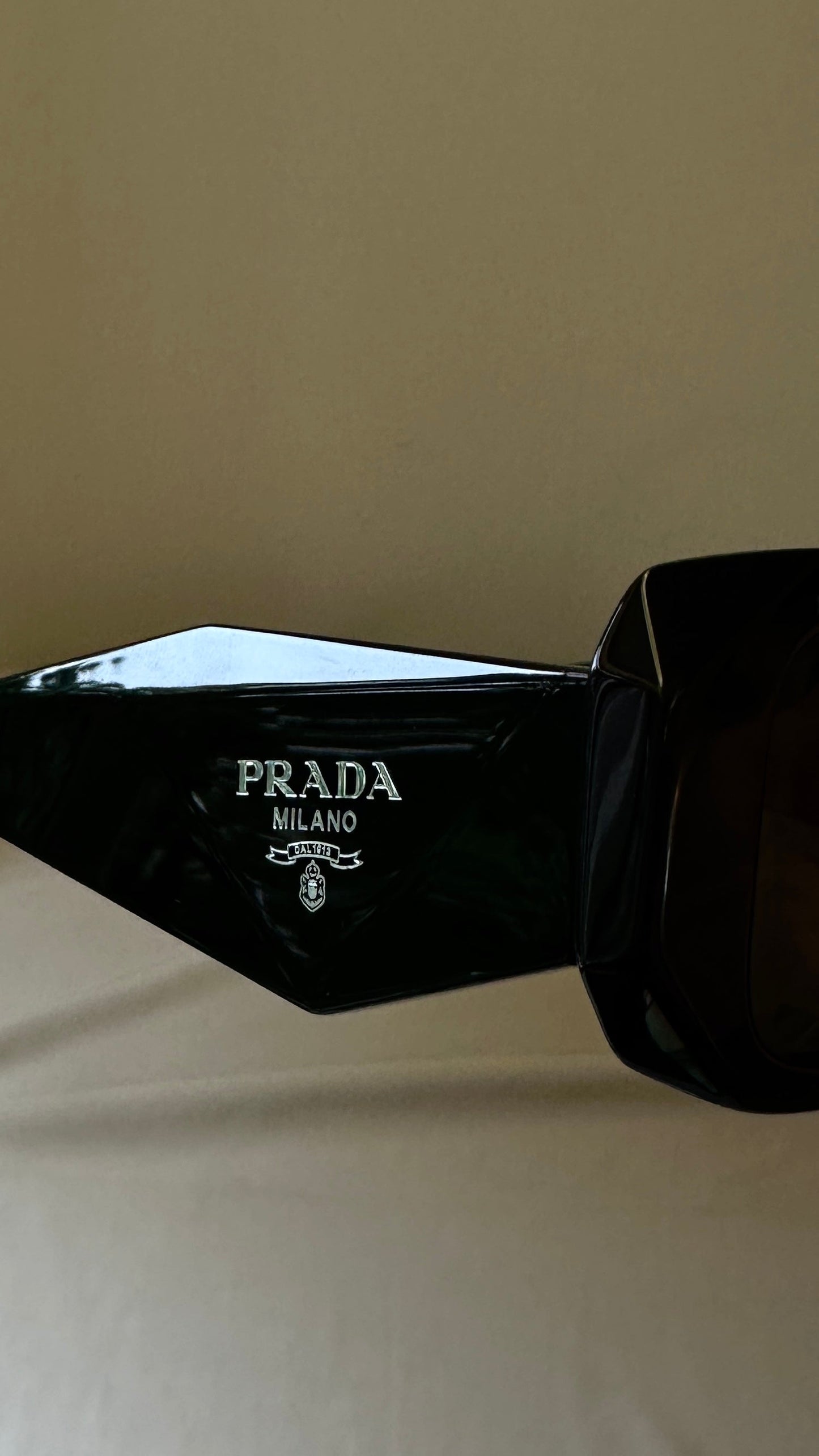 PRADA Sunglasses Black SPR17W