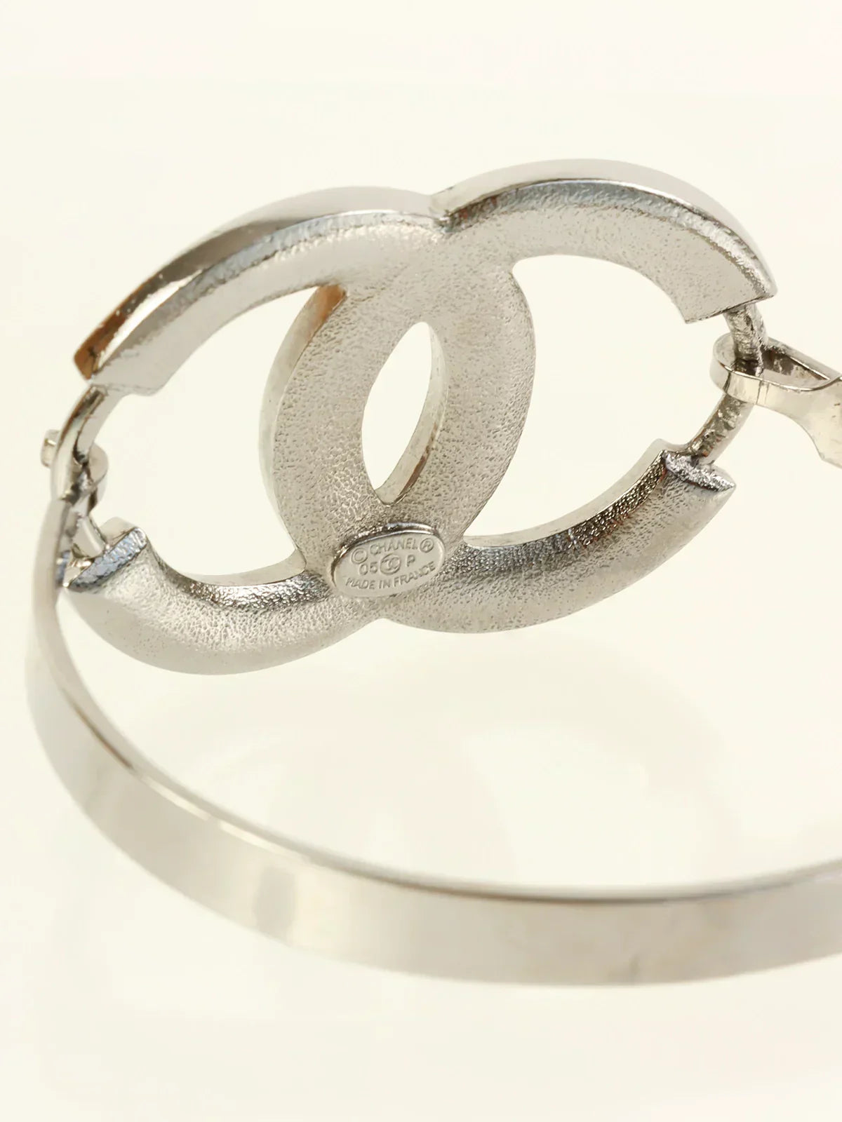 CHANEL 2005 Made Rhinestone Cc Mark Bangle Black/Silver