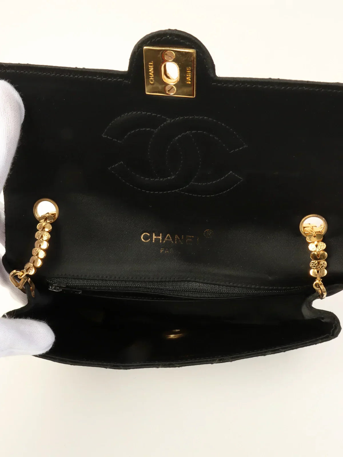 CHANEL Around 1985?1990 Made Silk Satin Circle Turn-Lock Chain Bag Black