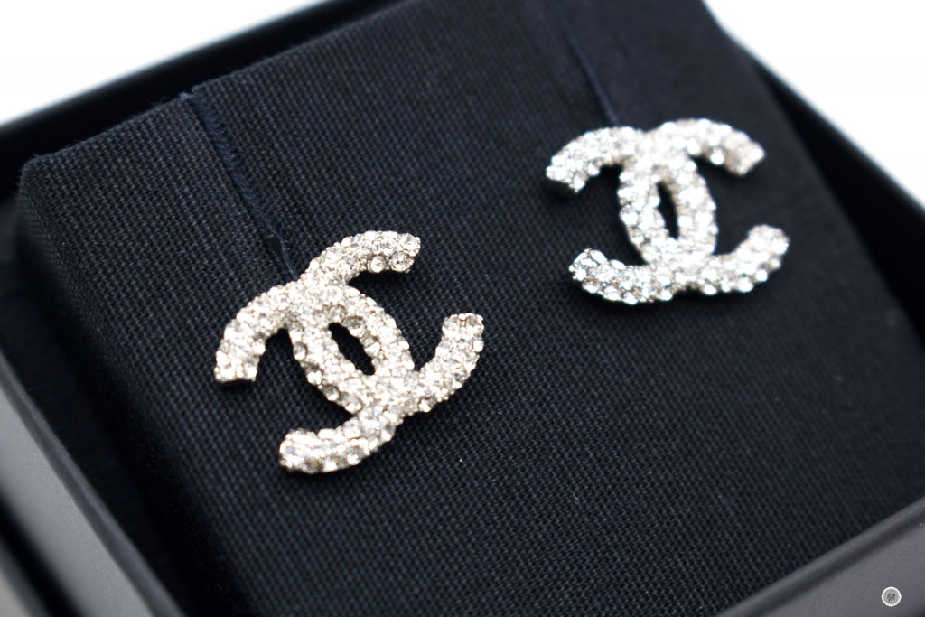 Chanel A Y CC Logo With Crystals Silver / Z Metal .XCM Earrings Shw