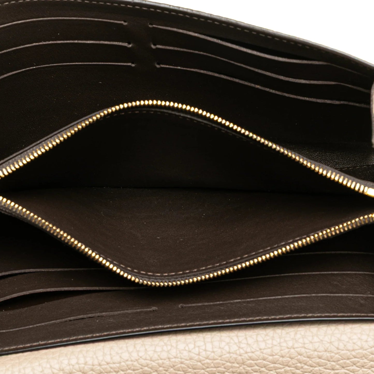 Creme Louis Vuitton Taurillon Capucines Wallet