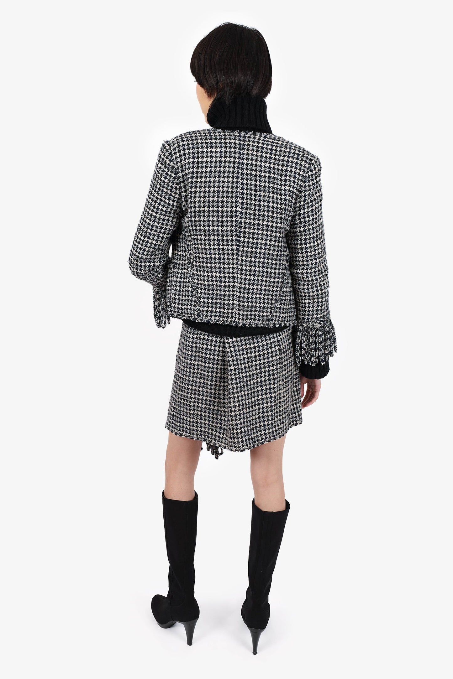 Pre-Loved Chanel™ 07P Black/White Houndstooth Tweed Fringe Jacket with Skirt Set Size 40/42