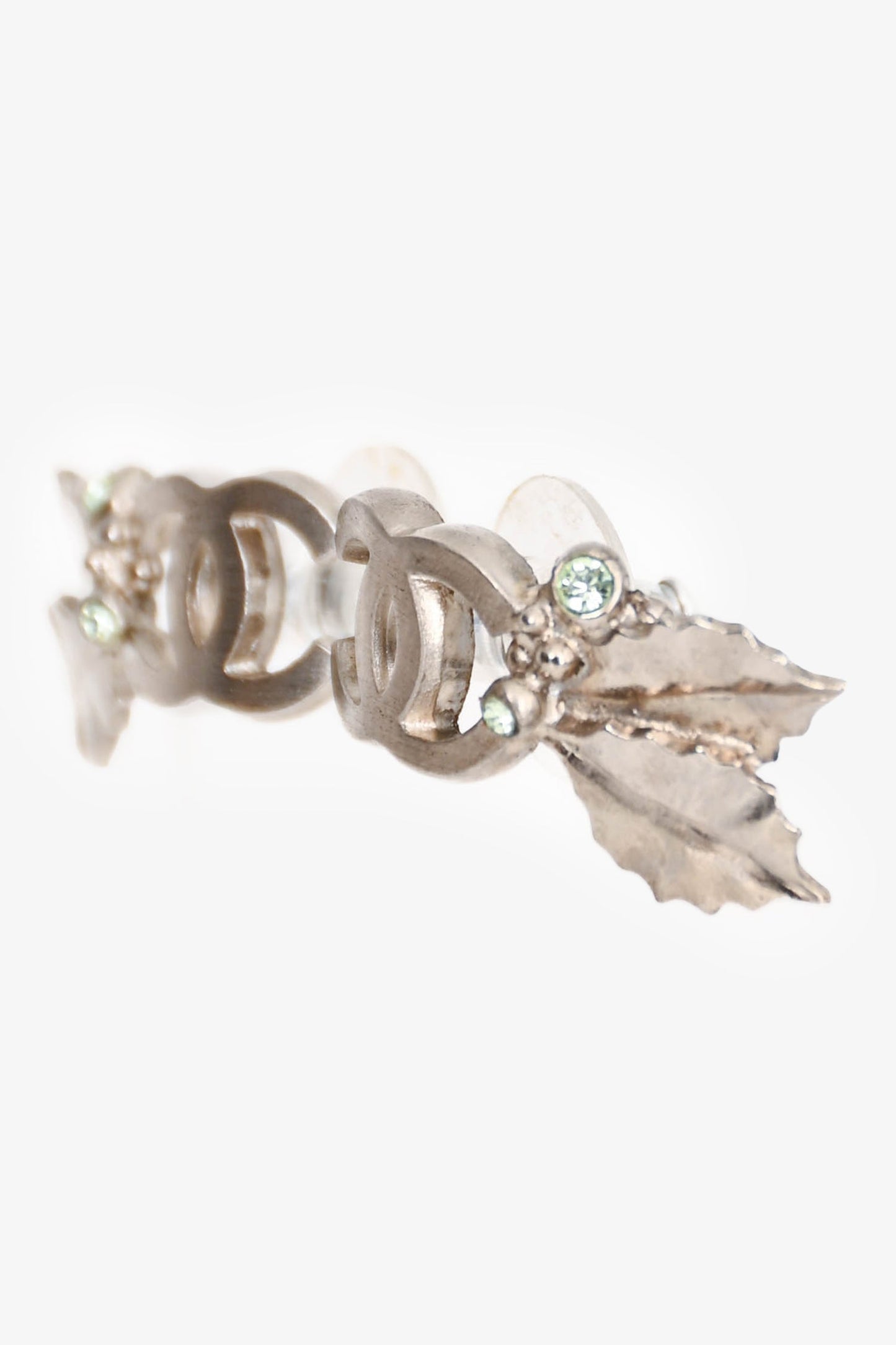 Pre-Loved Chanel™ 2005 Silver Tone Metal Foliage Earrings