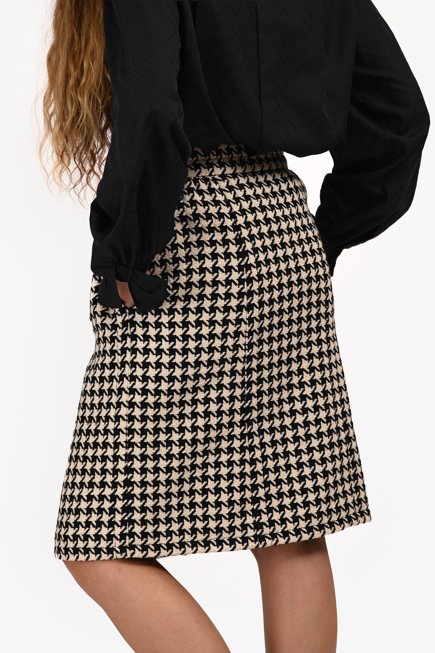 Gucci Black/White Wool/Cotton Blend Houndstooth Midi Skirt Size 42