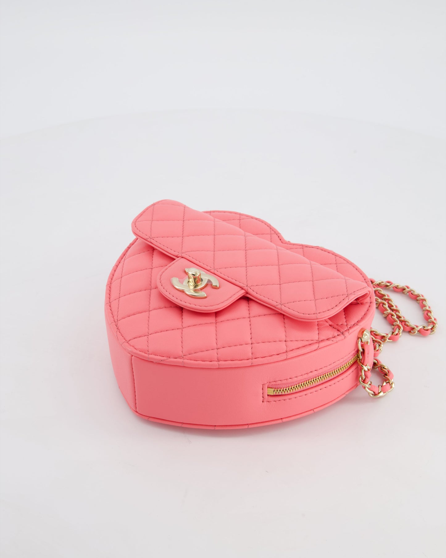 *RARE* Chanel 22C Pink Heart Crossbody bag in Lambskin Leather with Champagne Gold Hardware