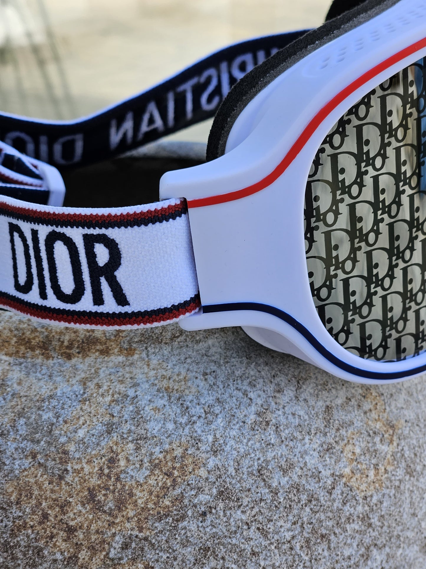 DIOR