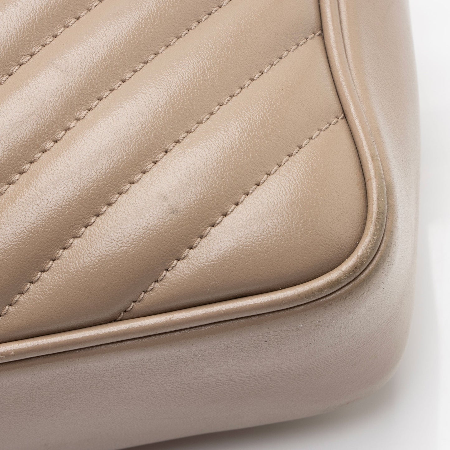 Saint Laurent Matelasse Calfskin Monogram Lou Camera Bag 3Riqa1