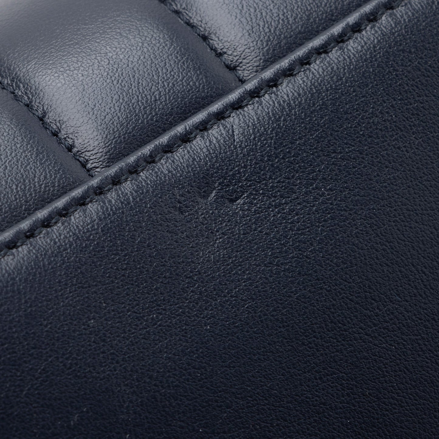 Saint Laurent Matelasse Calfskin Monogram LouLou Chain Small Crossbody Bag HY4rvs