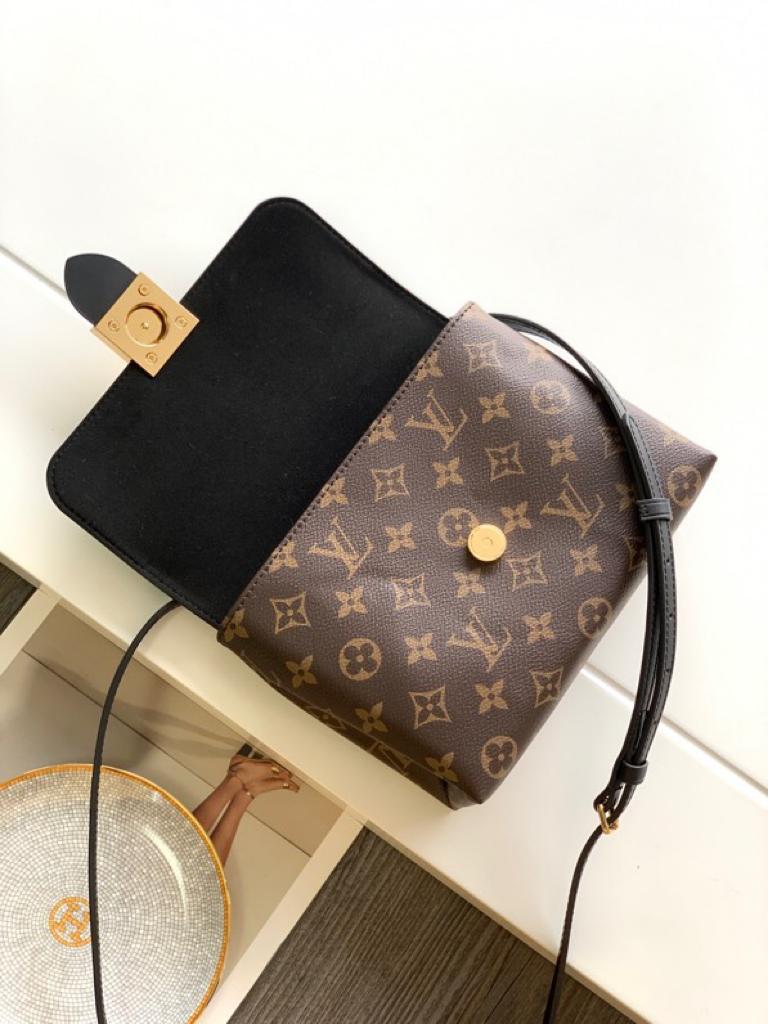 Top Quality Locky BB Monogram Canvas Black For Women, Womens Handbags, Shoulder And Crossbody Bags 7.9in/20cm Top Quality M44141