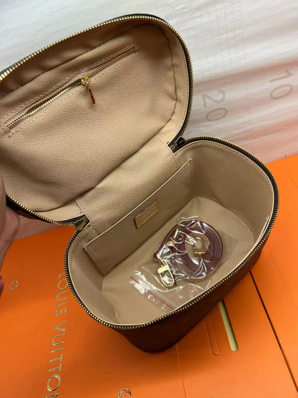 Top Quality Nice BB Vanity Case Monogram Canvas For Women, WoBags, Travel Bags 9.4in/24cm Top Quality M42265