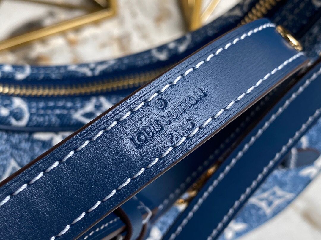 Top Quality Loop Since 1854 Jacquard Navy Blue By Nicolas Ghesquière For Cruise Show, WoHandbags 9.1in/23cm Top Quality M81166