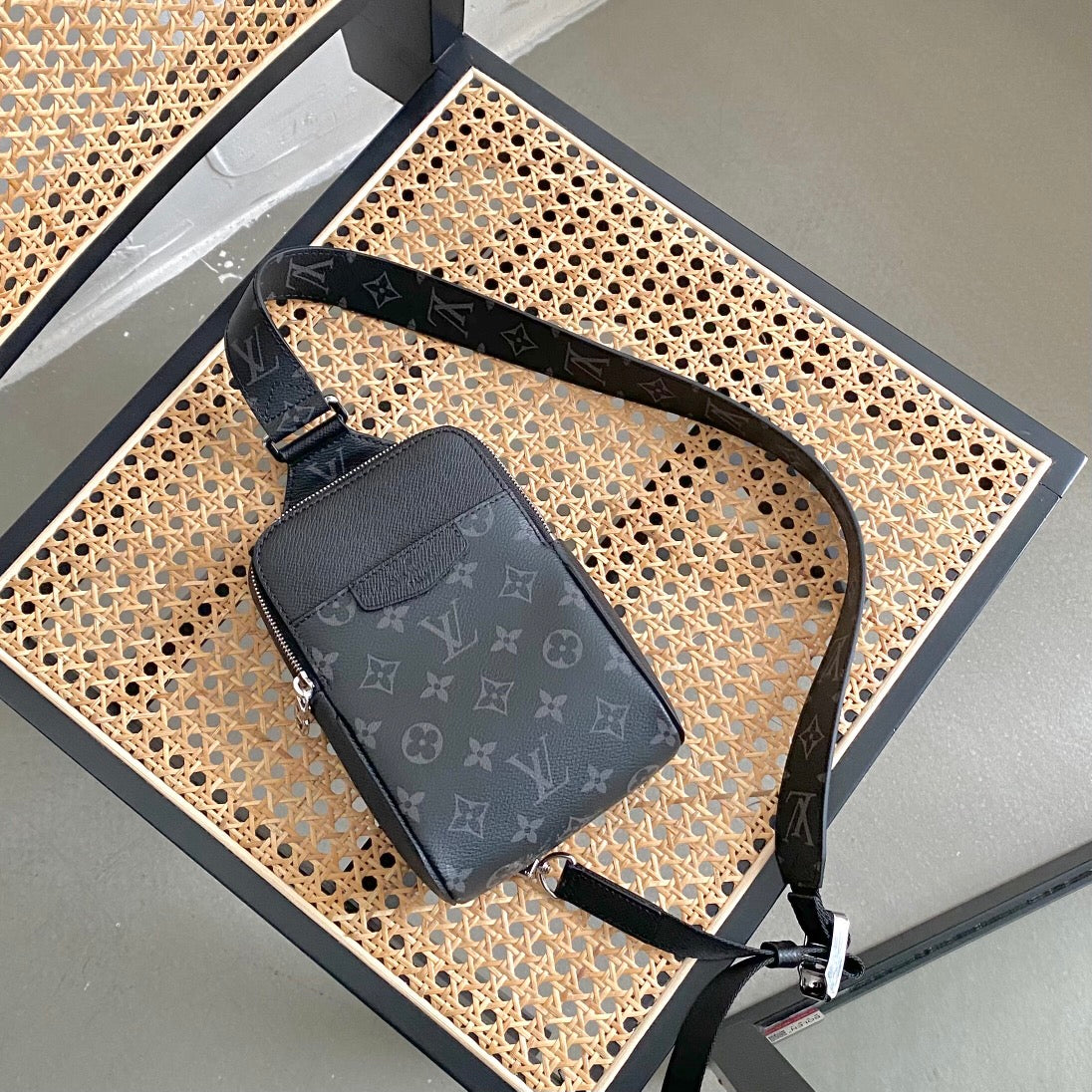 Top Quality Outdoor Slingbag Taigarama Noir Black For Men, Bags, Crossbody Bags 8.3in/21cm Top Quality M30741